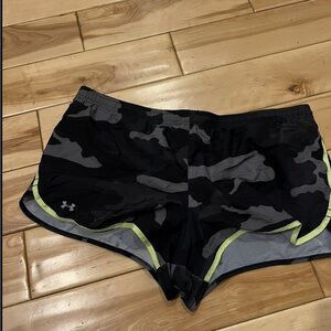 Under Armour Women's Black and Gray Camo Athletic Shorts